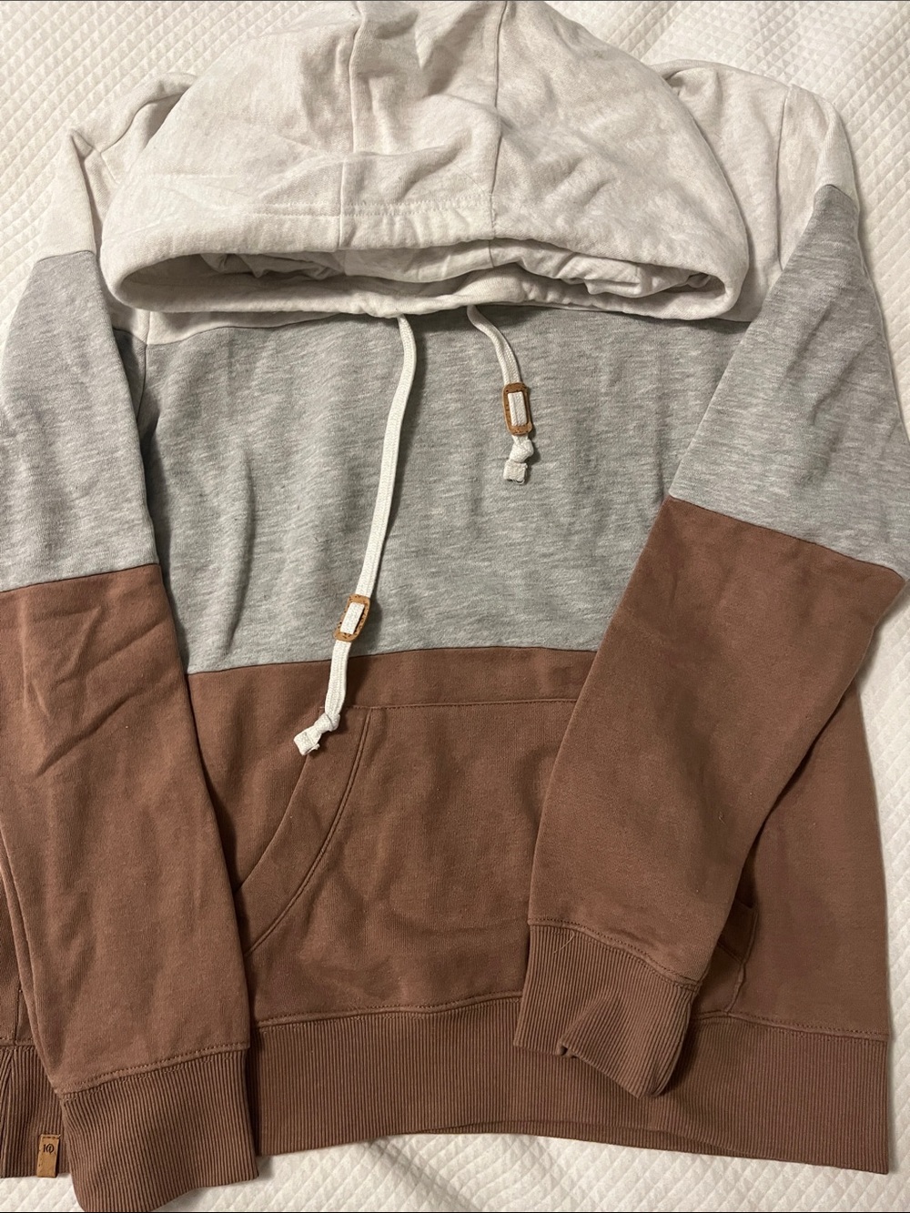 tentree Colorblock Hooded Pullover in Cream, Gray & Brown